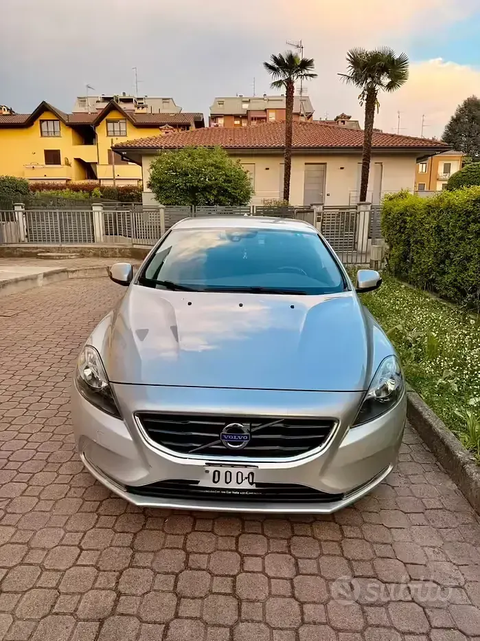 Second-hand Volvo V40 150 CP (110 kW) 2015 Gri Berlinǎ