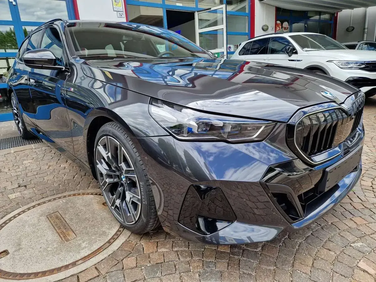 Usata BMW 540 M Sport 303 CV (222 kW) 2025 Sophistograu brillanteffekt Station wagon