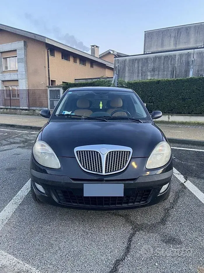 Usata Lancia Ypsilon 69 CV (50 kW) 2005 Nero Utilitaria