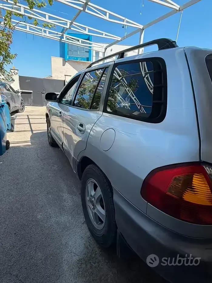 Usata Hyundai Santa Fe 112 CV (82 kW) 2002 Grigio SUV