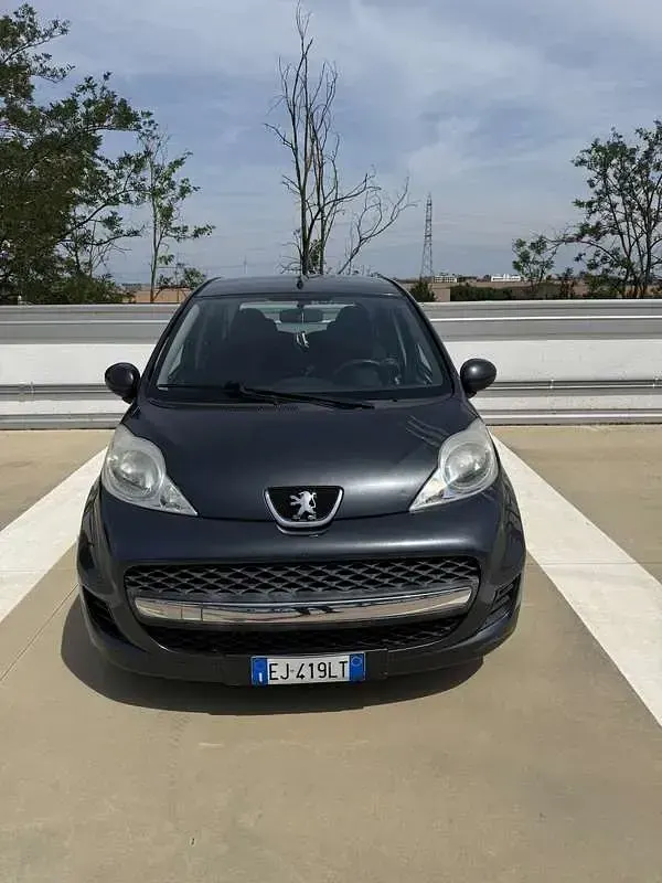 Usata Peugeot 107 Active 68 CV (50 kW) 2011 Utilitaria