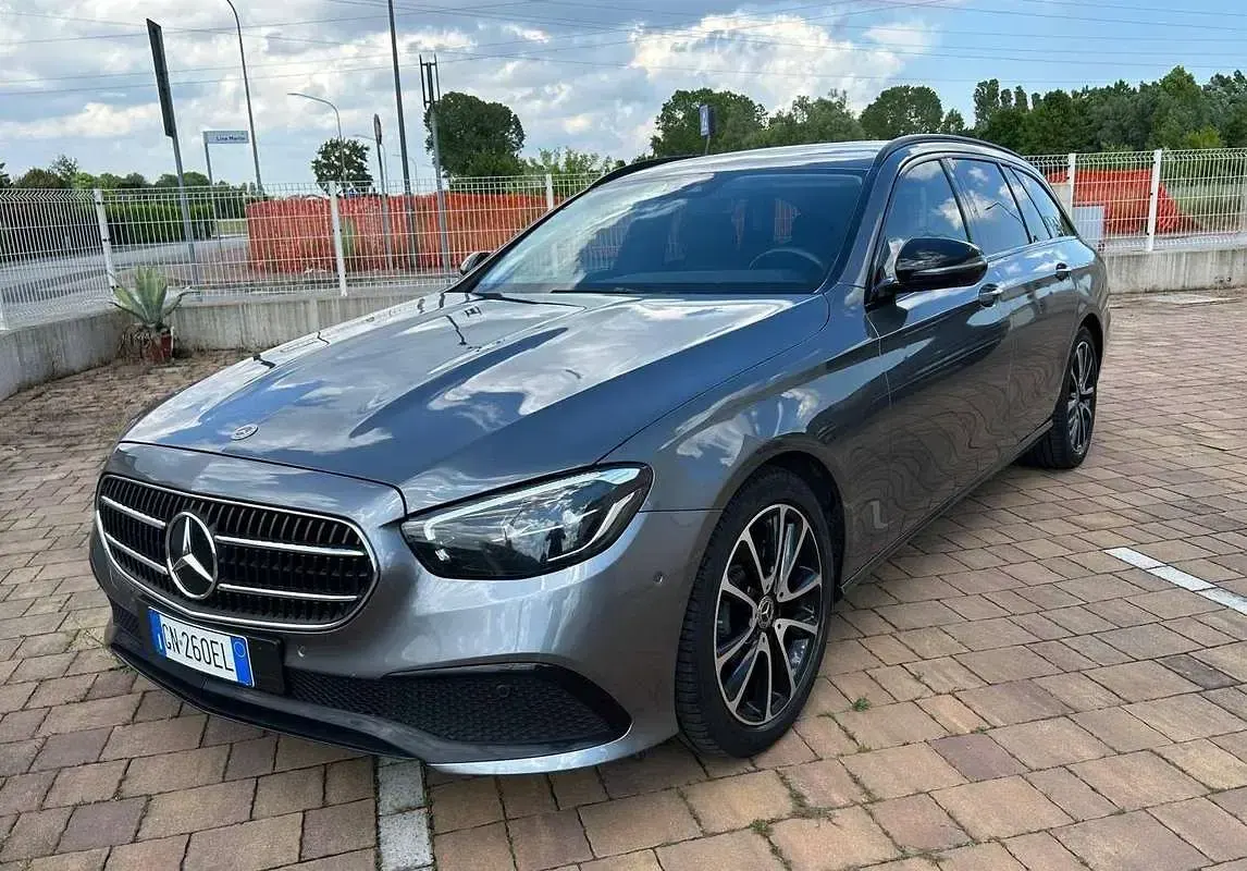 Usata Mercedes E220 Exclusive 194 CV (142 kW) 2022 Grigio Station wagon