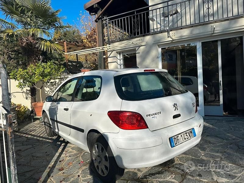 Usata Peugeot 307 109 CV (80 kW) 2006 Bianco Berlina