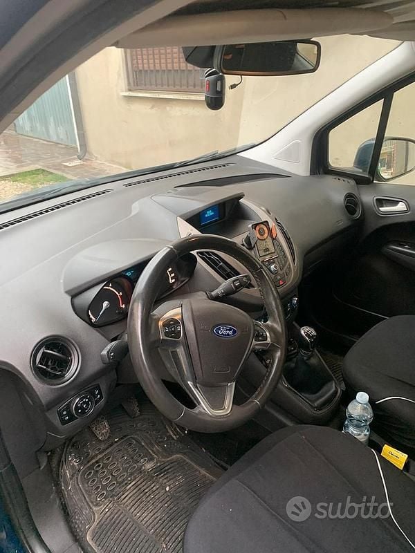 Usata Ford Tourneo Courier 75 CV (55 kW) 2015 Blu Monovolume