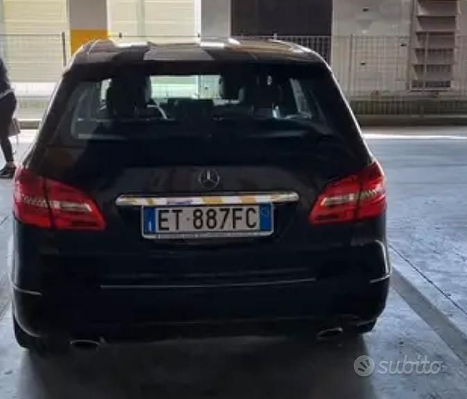 Gebraucht Mercedes B180 109 PS (80 kW) 2013 Schwarz Van / Kleinbus