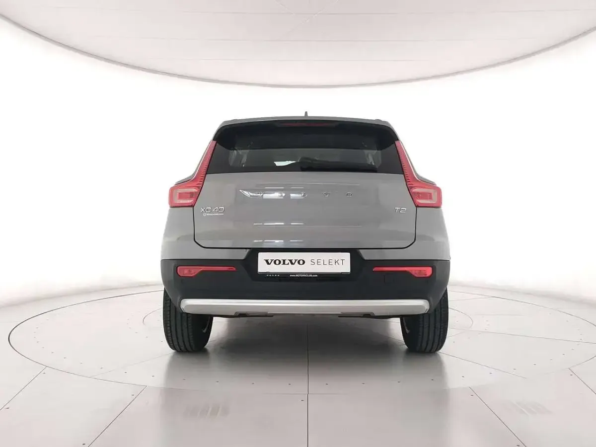 Usata Volvo XC40 129 CV (94 kW) 2024 Grigio SUV