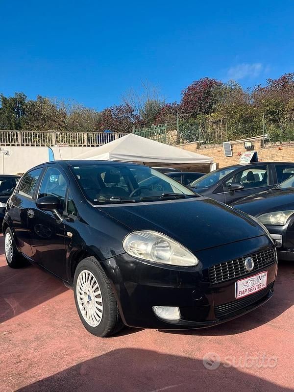 Usata Fiat Grande Punto 74 CV (54 kW) 2007 Grigio Utilitaria