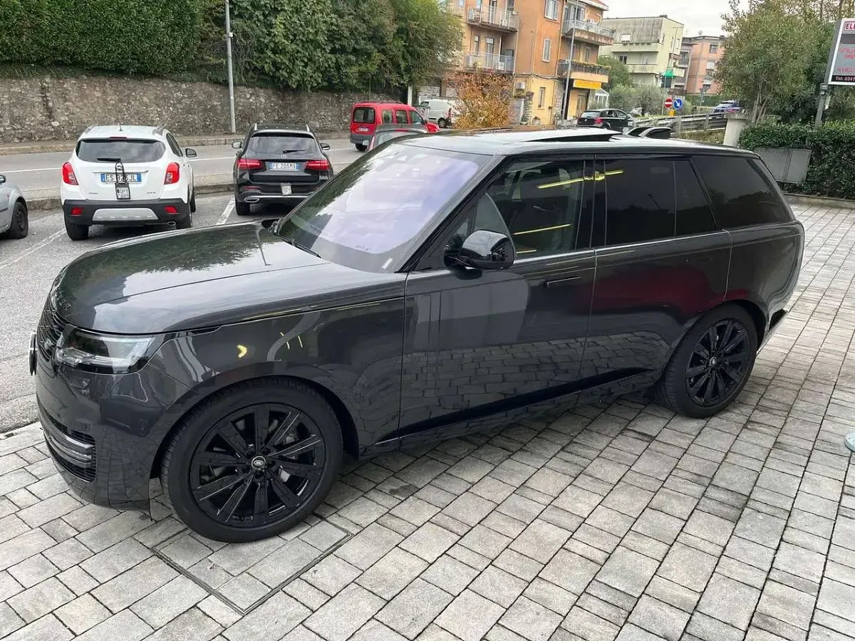 Usata Land Rover Range Rover Autobiography 300 CV (220 kW) 2023 Carpathian grey SUV
