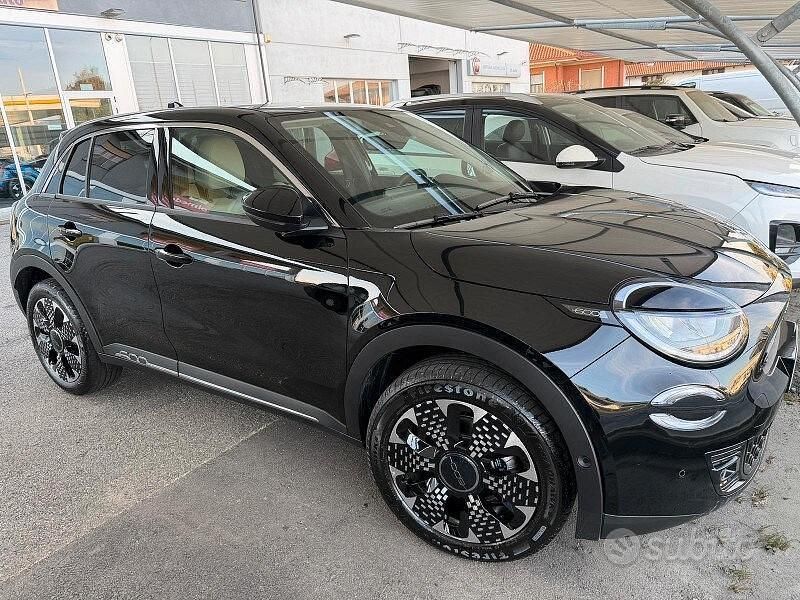 Usata Fiat 600 La Prima 110 CV (80 kW) 2025 Nero SUV