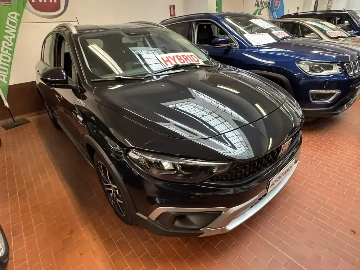 Usata Fiat Tipo Cross 130 CV (95 kW) 2022 Nero Berlina