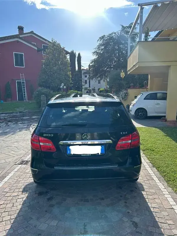 Usata Mercedes B180 Executive 109 CV (80 kW) 2014 Nero Utilitaria