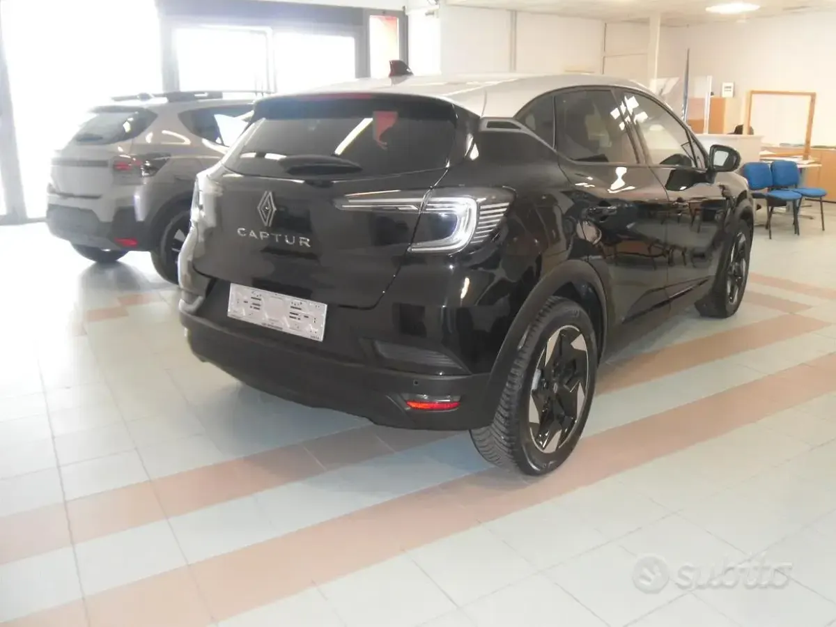 Usata Renault Captur Techno 91 CV (66 kW) 2025 Grigio SUV