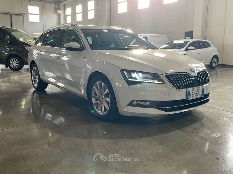 Usata Skoda Superb Executive 150 CV (110 kW) 2018 Bianco Station wagon