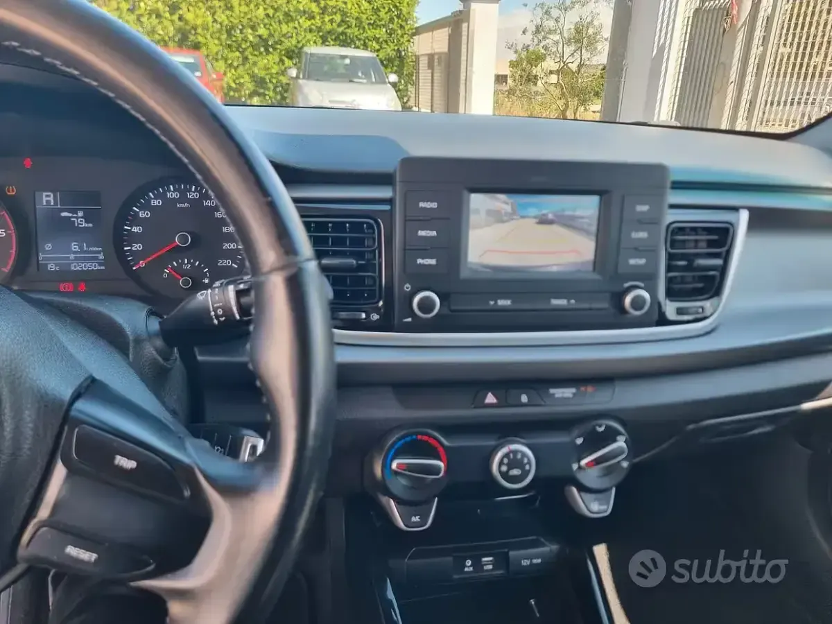 Usata Kia Rio Active 89 CV (65 kW) 2017 Marrone Berlina