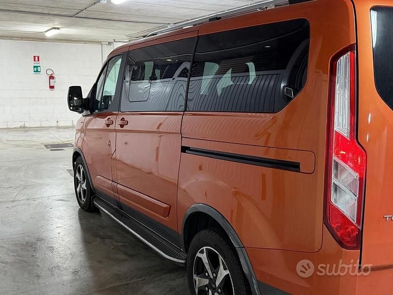 Usata Ford Tourneo Custom Active 170 CV (125 kW) 2023 Arancione Furgone