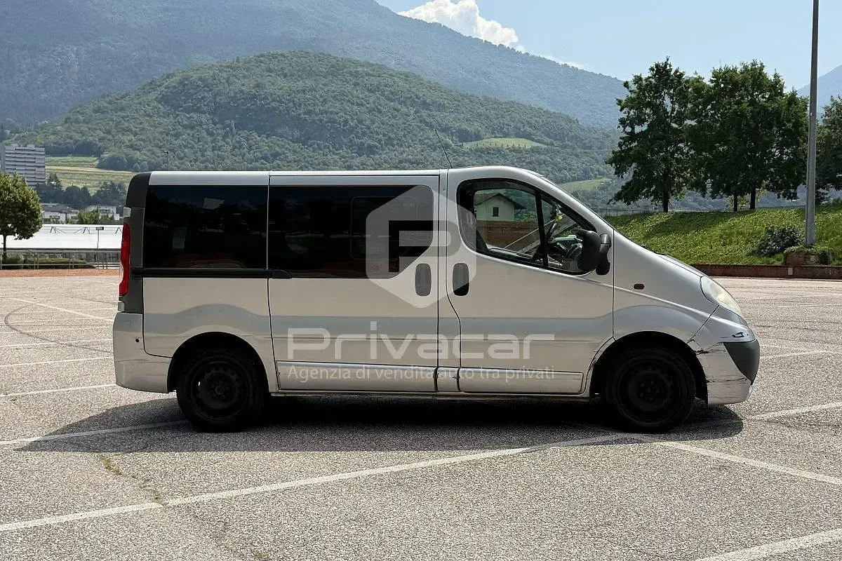 Usata Opel Vivaro 114 CV (83 kW) 2007 Grigio Monovolume