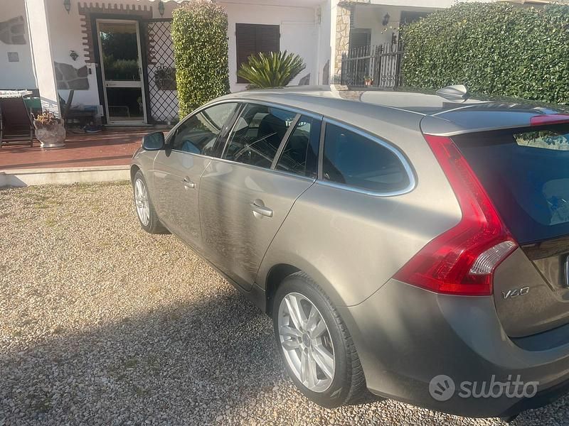 Usata Volvo V60 Summum 163 CV (119 kW) 2012 Grigio Station wagon