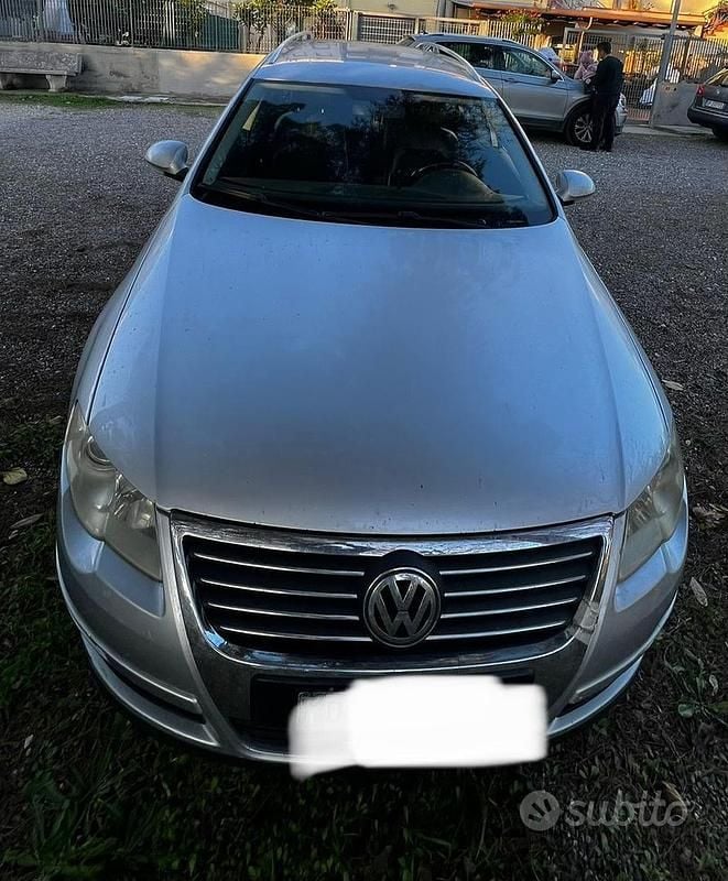 Begagnad VW Passat 2005 Grå Kombi