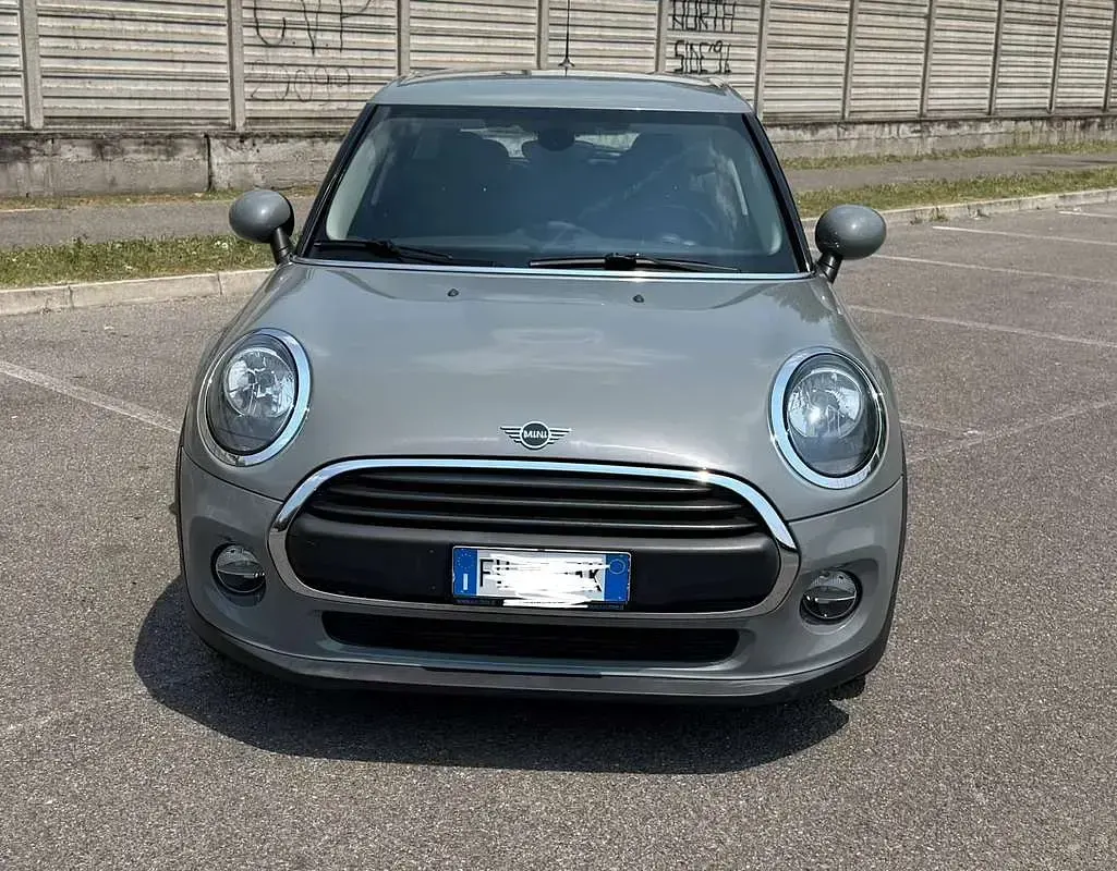 Usata Mini ONE 102 CV (75 kW) 2018 Grigio Utilitaria