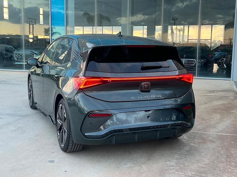 Nuova Cupra Born VZ 88 kW (121 CV) 2025 Verde Utilitaria