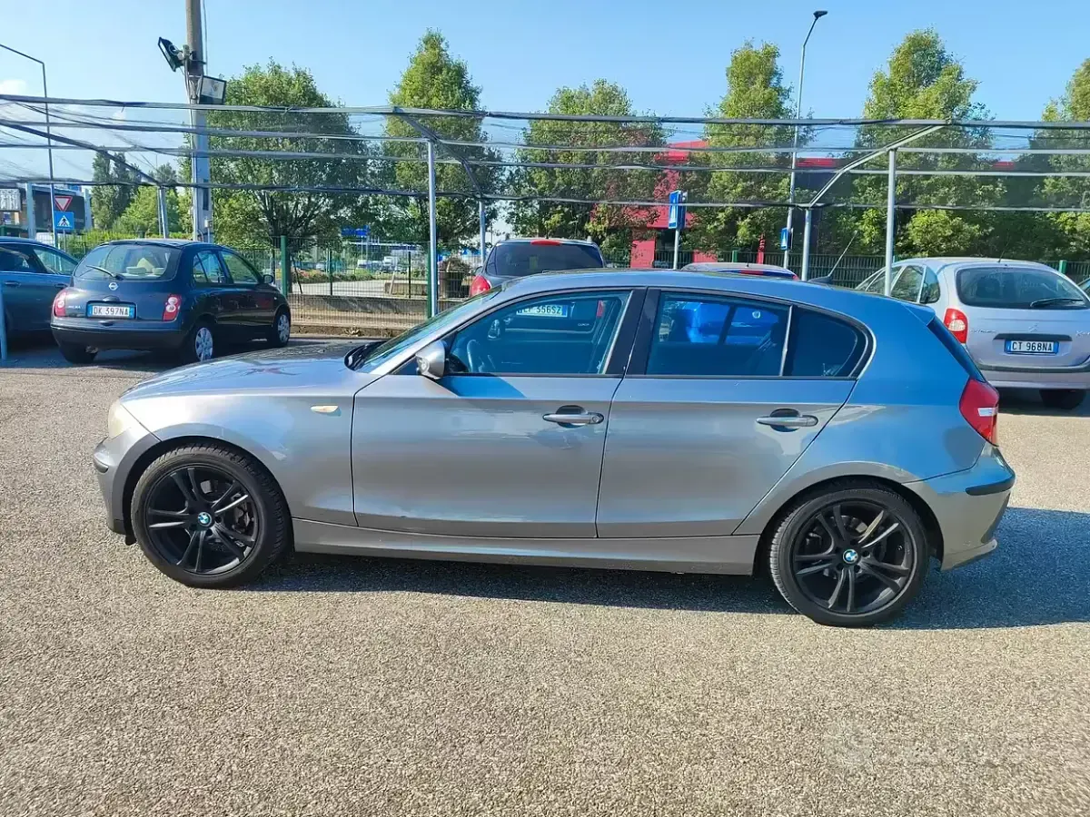 Usata BMW 116 122 CV (89 kW) 2010 Grigio Utilitaria