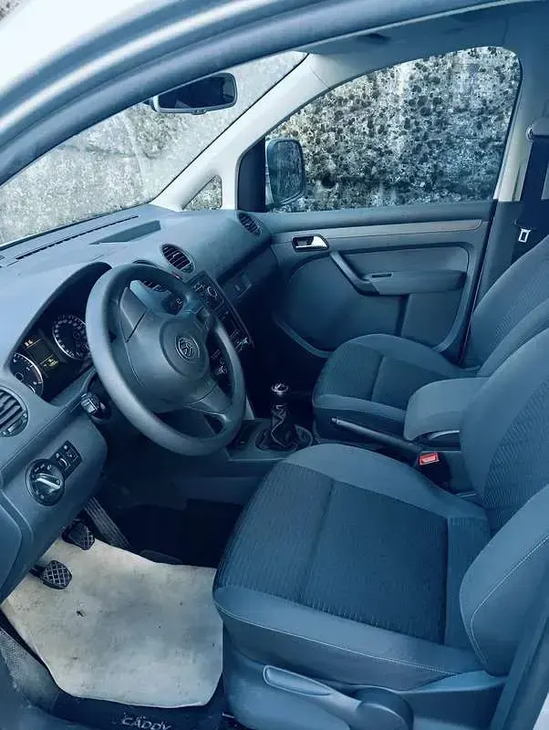 Usata VW Caddy 102 CV (75 kW) 2011 Grigio Monovolume