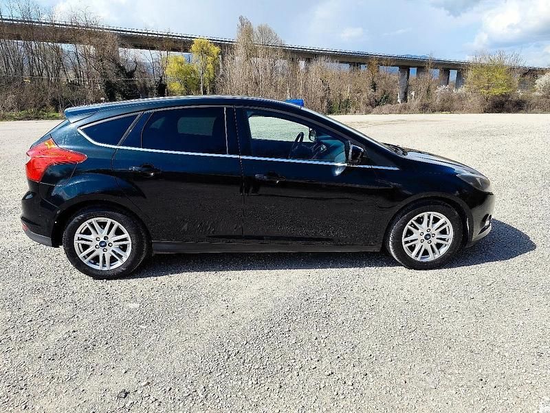 Usata Ford Focus 125 CV (91 kW) 2013 Nero Berlina