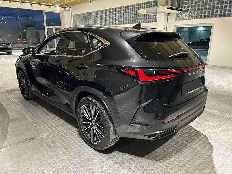 Usata Lexus NX350h Luxury Line 243 CV (178 kW) 2024 Nero SUV