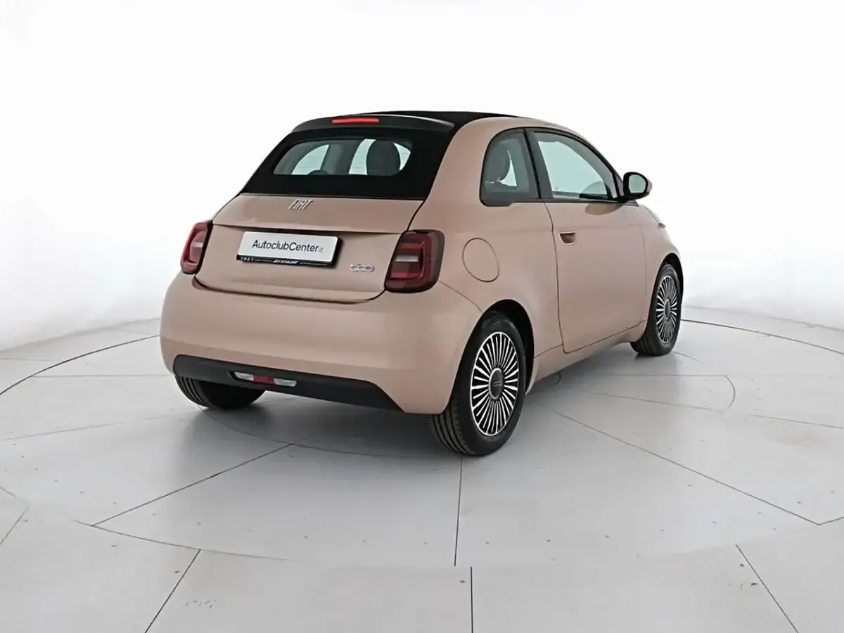 Usata Fiat 500e 42 kW (58 CV) 2024 Rosa Cabrio