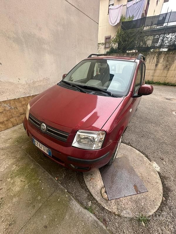 Rosso Usata 2006 Fiat Panda Due volumi | 2000 € (Ottimo prezzo) - Immagine 1/4