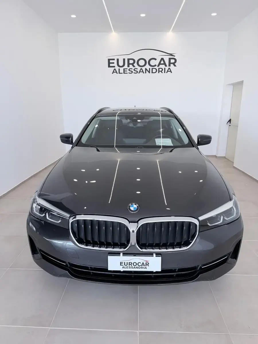 Usata BMW 520 Luxury Line 190 CV (139 kW) 2022 Grigio Station wagon