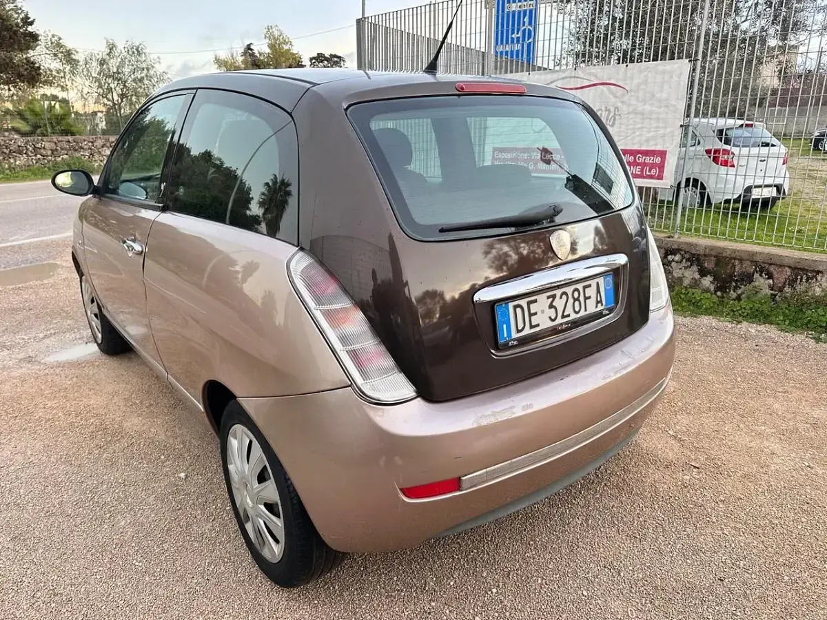 Usata Lancia Ypsilon 75 CV (55 kW) 2007 Oro Utilitaria