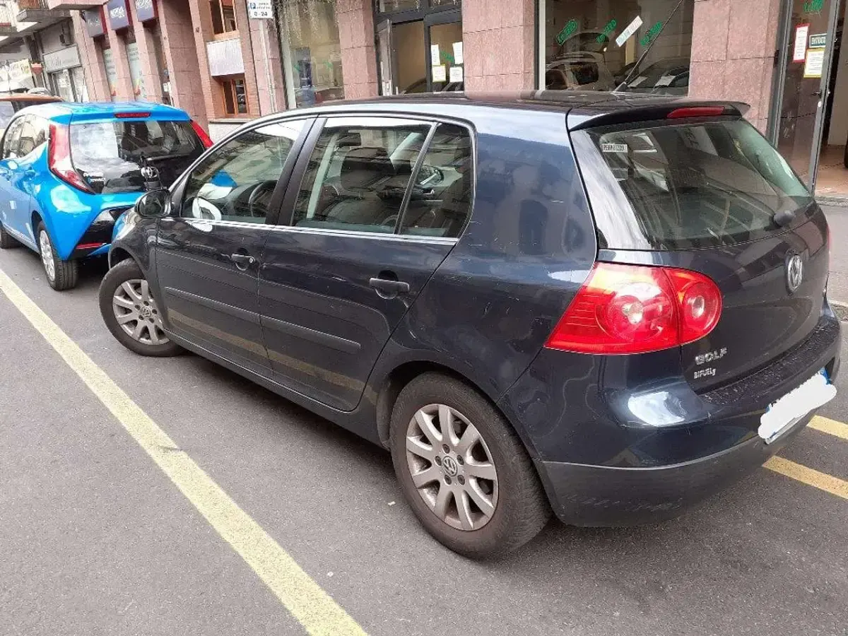 Usata VW Golf V Comfortline 140 CV (102 kW) 2007 Grigio scuro Utilitaria