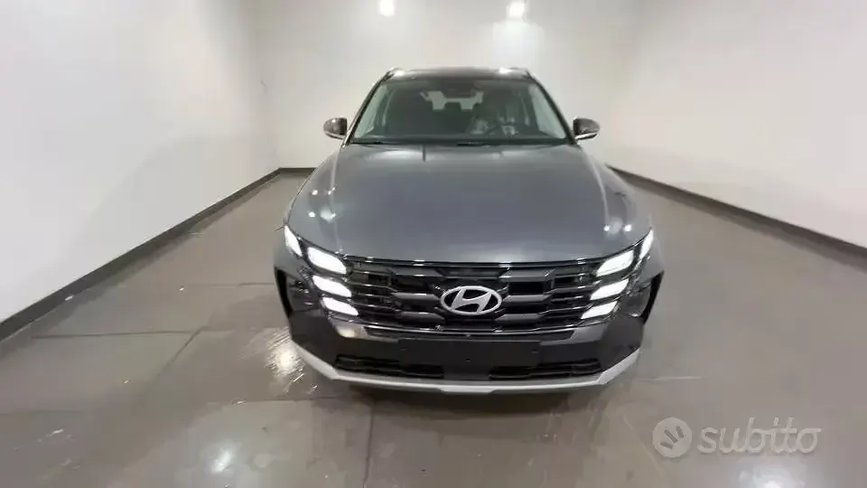 Nuova Hyundai Tucson 179 CV (131 kW) 2025 Grigio SUV