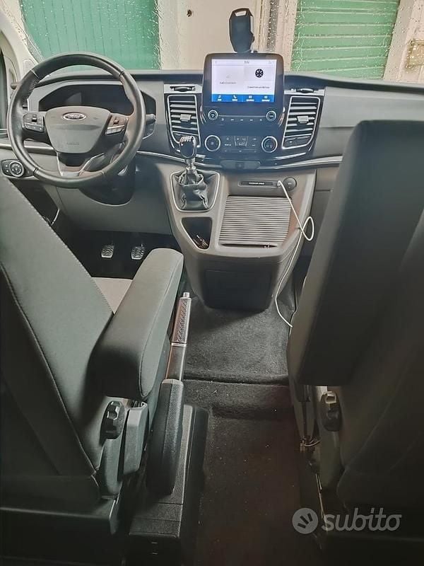 Usata Ford Tourneo Custom Titanium 131 CV (96 kW) 2021 Grigio Furgone