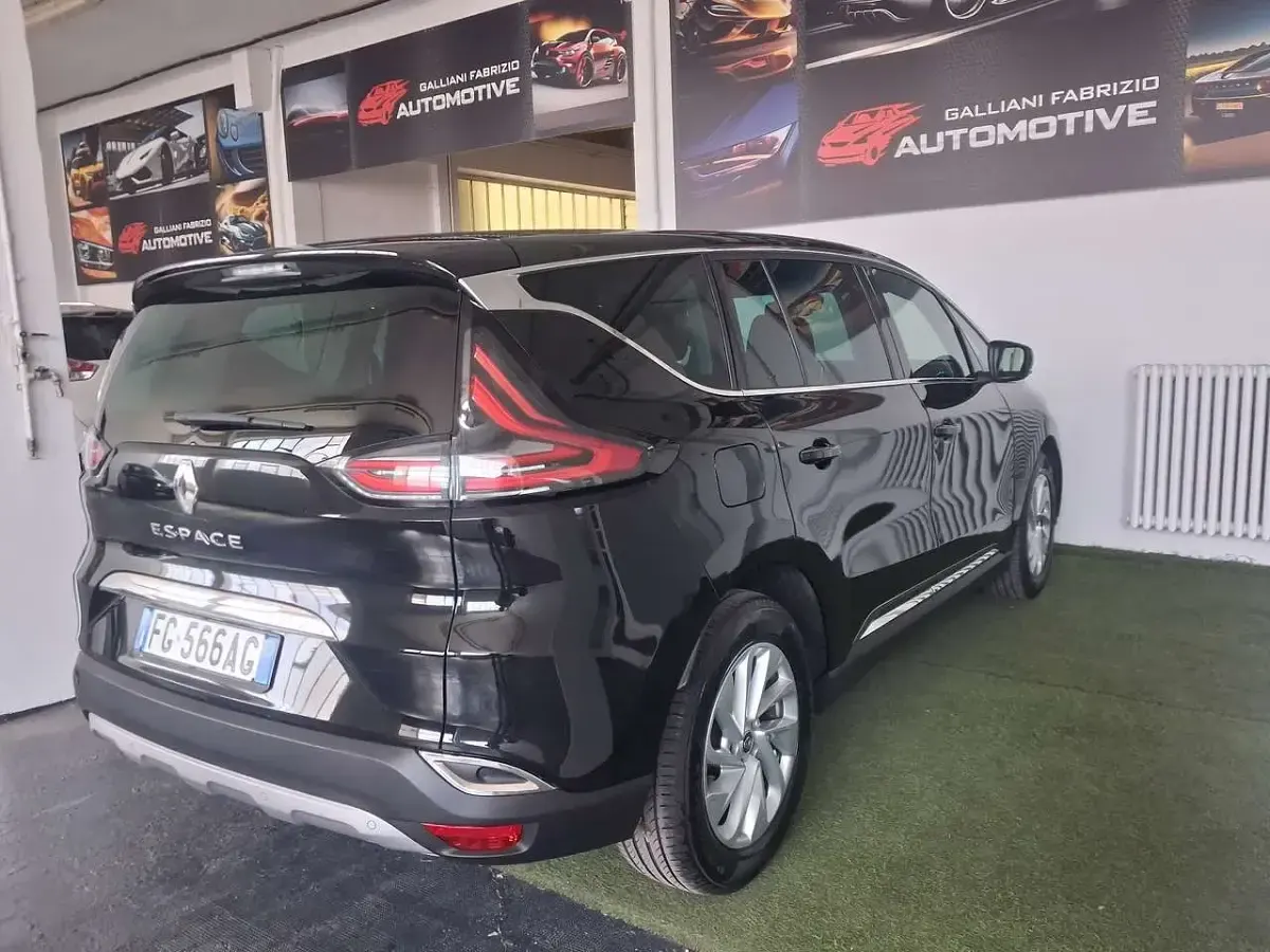 Käytetty Renault Espace Intens 160 HP (117 kW) 2016 Musta Tila-auto