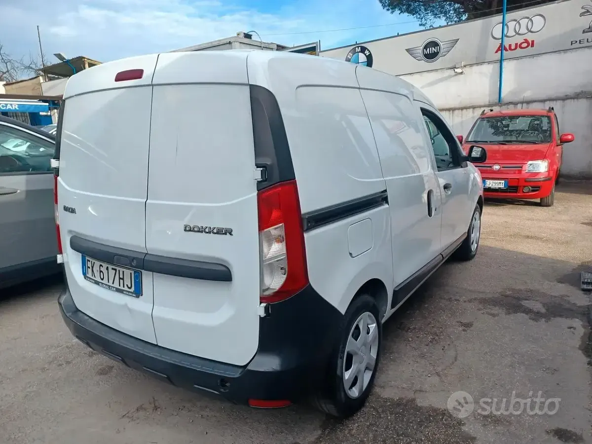 Gebraucht Dacia Dokker 102 PS (75 kW) 2017 Weiß Van / Kleinbus