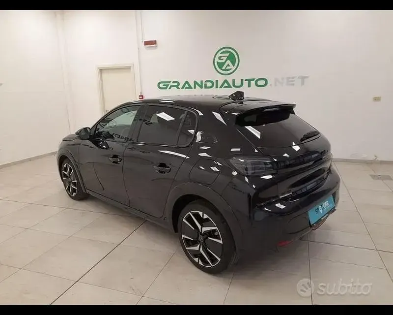 Usata Peugeot 208 GT 101 CV (74 kW) 2024 Nero Utilitaria