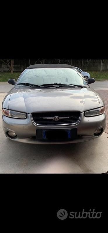 Usata Chrysler Stratus 163 CV (119 kW) 2000 Grigio Cabrio