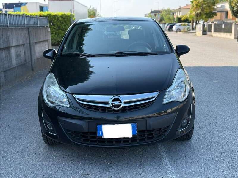 Usata 2014 Opel Corsa Edition Tre volumi | 2900 € (Super prezzo) - Immagine 1/4
