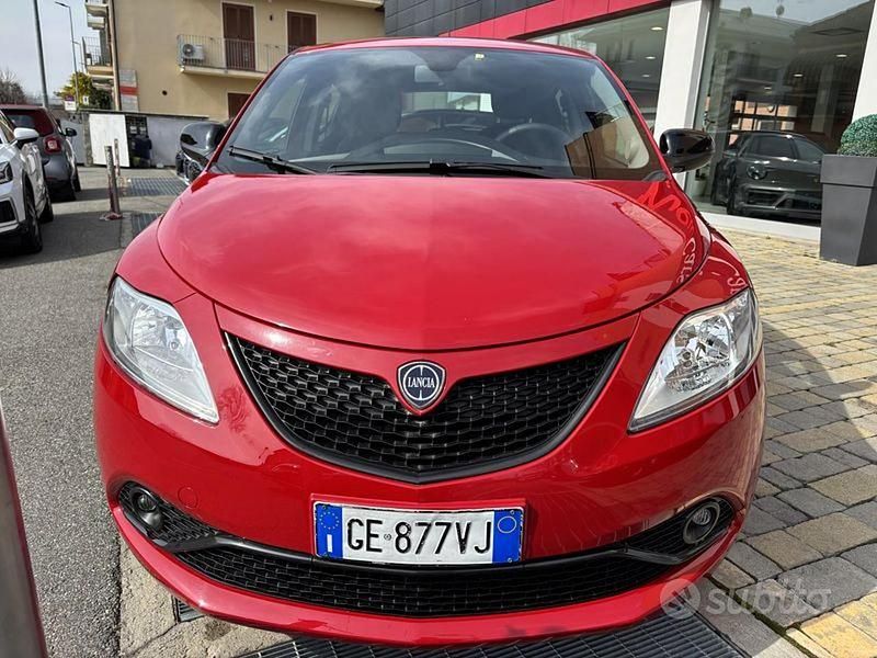 Usata Lancia Ypsilon Gold 70 CV (51 kW) 2021 Rosso Utilitaria