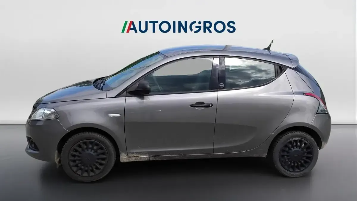 Usata Lancia Ypsilon Silver 69 CV (50 kW) 2020 Grigio Utilitaria