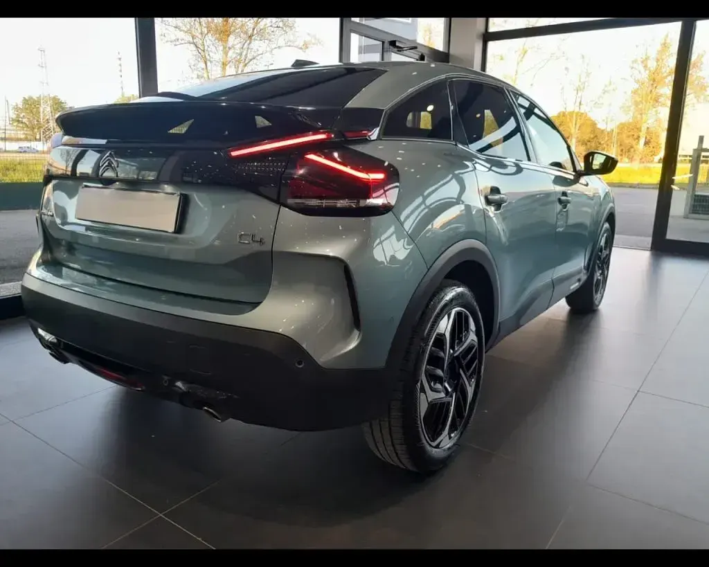 Begagnad Citroën C4 PureTech 131 HK (96 kW) 2022 Blå Sedan