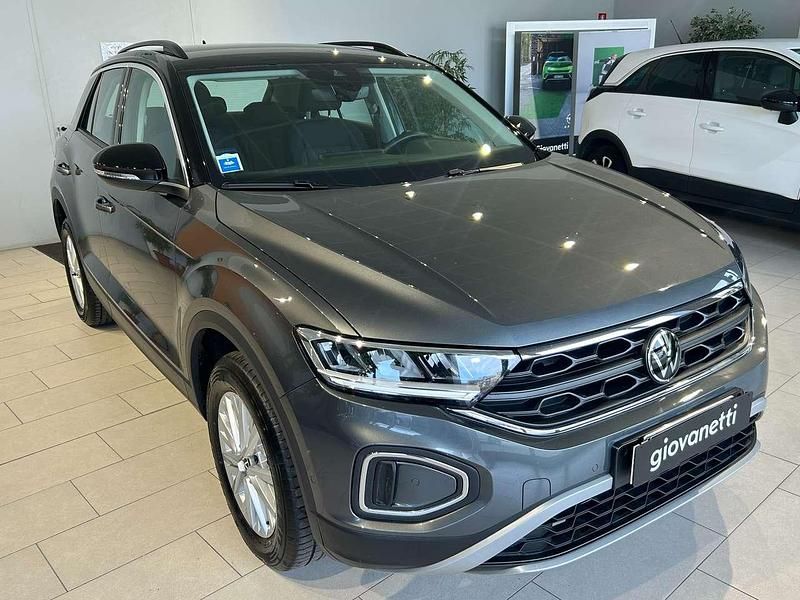 Usata VW T-Roc Life 116 CV (85 kW) 2025 Grigio SUV