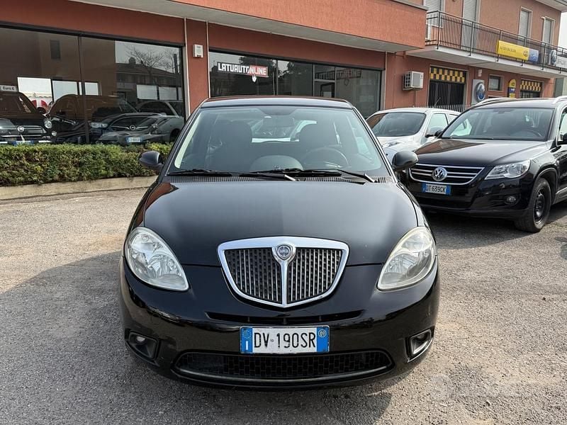 Usata Lancia Ypsilon 60 CV (44 kW) 2009 Nero Utilitaria