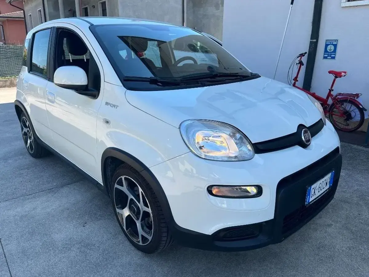 Usata Fiat Panda Sport 69 CV (50 kW) 2022 Bianco Utilitaria