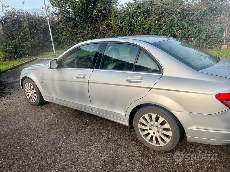 Usata Mercedes C220 Elegance 170 CV (125 kW) 2007 Argento Berlina