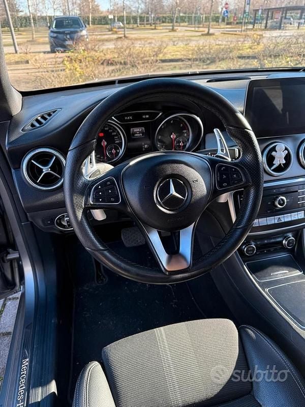 Usata Mercedes CLA220 Shooting Brake 177 CV (130 kW) 2017 Grigio Station wagon