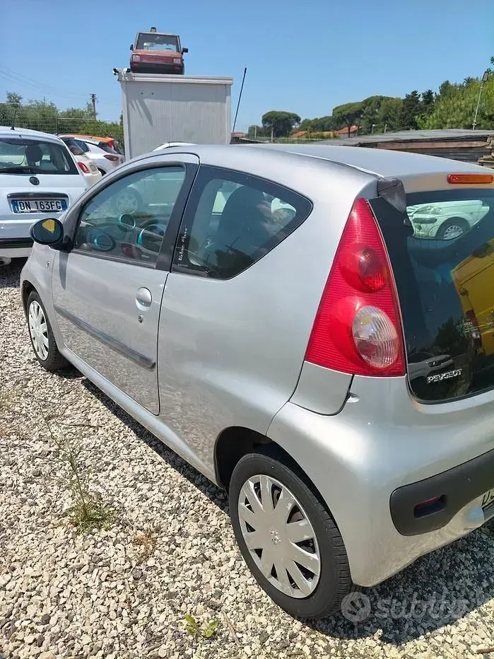 Usata Peugeot 107 68 CV (50 kW) 2008 Grigio Utilitaria