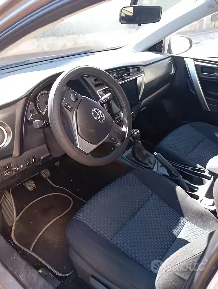 Usata Toyota Auris 90 CV (66 kW) 2015 Marrone Station wagon